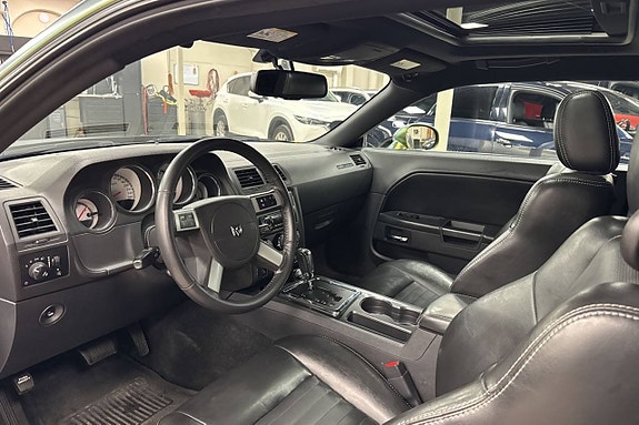 Dodge Challenger 5 of 12