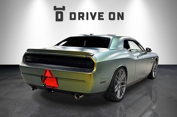 Dodge Challenger 3 of 12