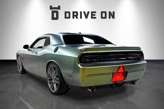 Dodge Challenger 4 of 12