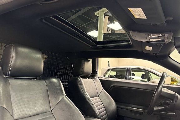 Dodge Challenger 6 of 12