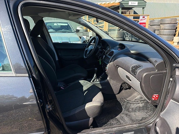 Peugeot 206 16 of 21