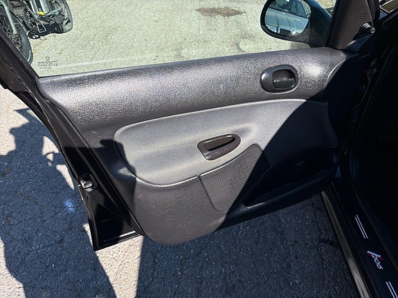 Peugeot 206 18 of 21