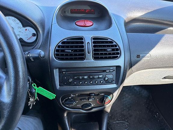 Peugeot 206 19 of 21