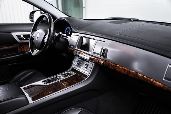 Jaguar XF 29 of 30