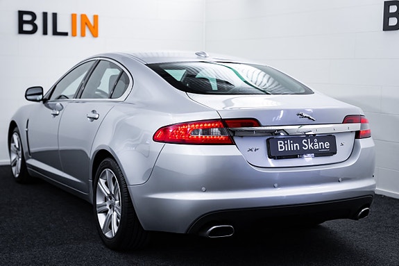 Jaguar XF 8 of 30