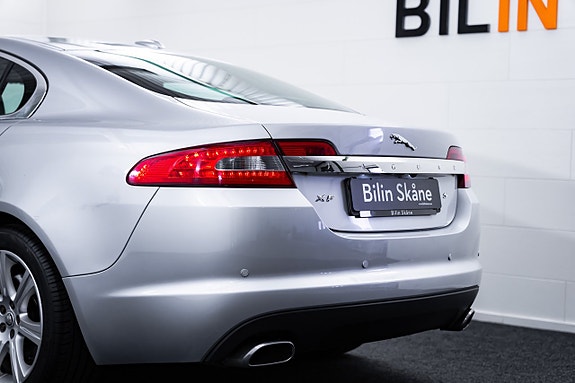 Jaguar XF 9 of 30