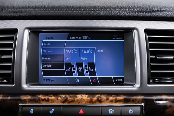 Jaguar XF 20 of 30