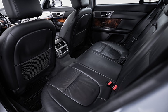 Jaguar XF 27 of 30