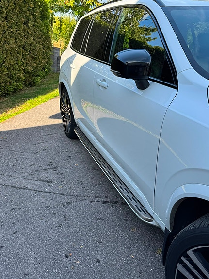Volvo XC90 2 of 30