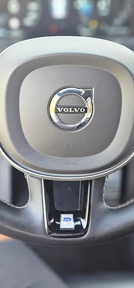 Volvo XC90 15 of 30