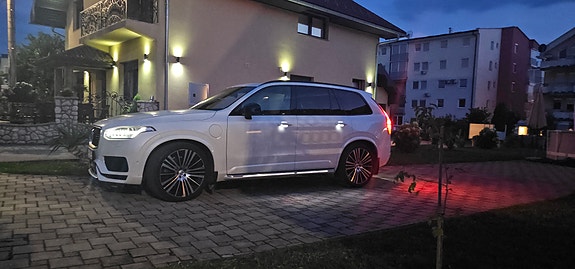 Volvo XC90 11 of 30