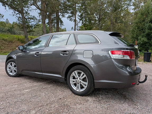 Toyota Avensis 4 of 6