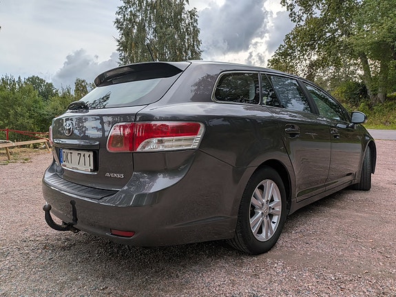 Toyota Avensis 3 of 6
