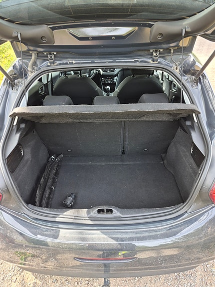 Peugeot 208 12 of 12