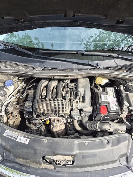 Peugeot 208 10 of 12