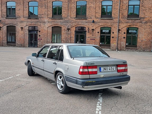 Volvo 940 2 of 6