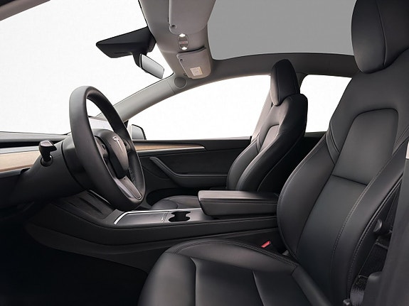 Tesla Model Y 12 of 29