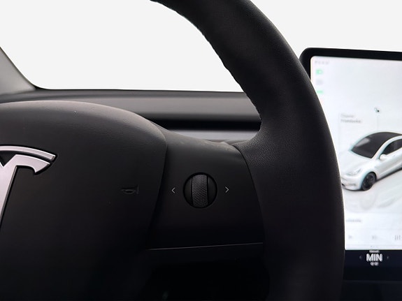 Tesla Model Y 19 of 29