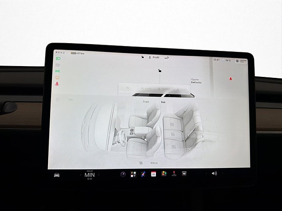 Tesla Model Y 22 of 29