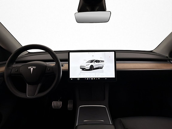 Tesla Model Y 17 of 29
