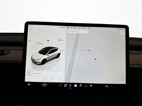 Tesla Model Y 14 of 29