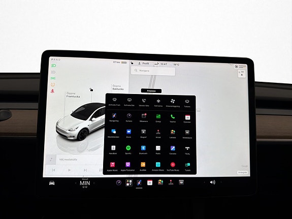 Tesla Model Y 20 of 29