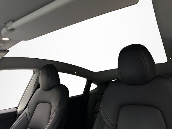 Tesla Model Y 13 of 29