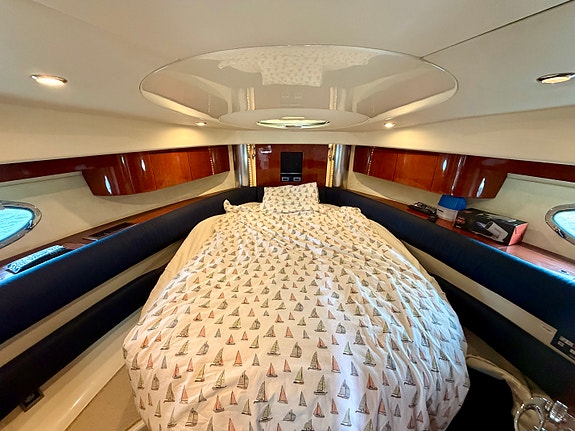 Fairline Targa 40 – uppdaterad 2026 / 9 kW elverk / AC / bog & akterpropeller 11 of 14