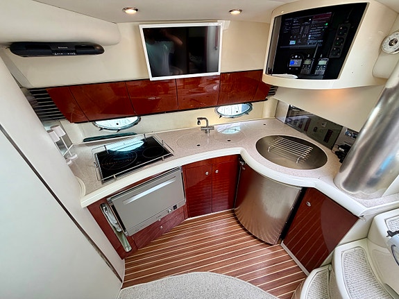 Fairline Targa 40 – uppdaterad 2026 / 9 kW elverk / AC / bog & akterpropeller 9 of 14