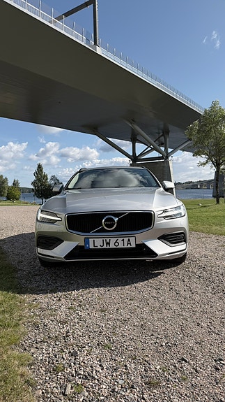 Volvo V60 2 of 15