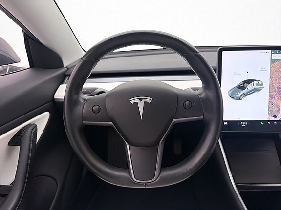 Tesla Model 3 11 of 30