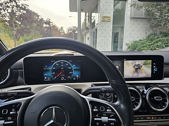 Mercedes-Benz CLA200 3 of 5