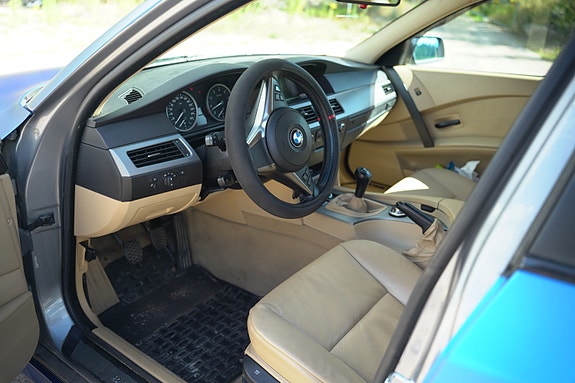 BMW 525i 4 of 5