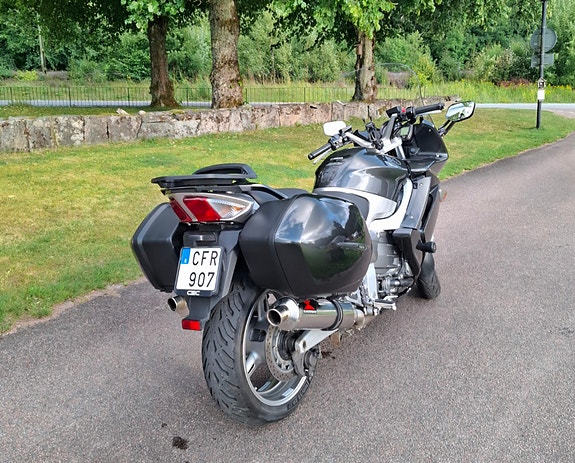 Yamaha FJR1300 2 of 12