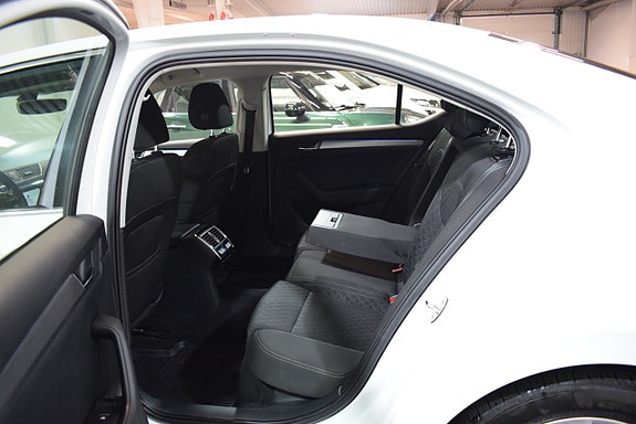 Skoda Superb 13 of 19