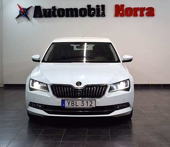 Skoda Superb 2 of 19