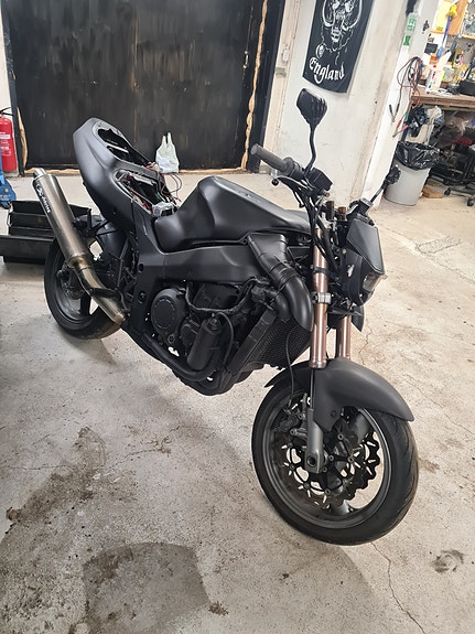 Kawasaki GPZ 1000 Och  ZX 900 Streetfighter 3 of 5