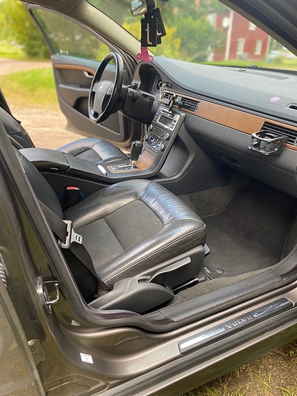 Volvo V70 9 of 10