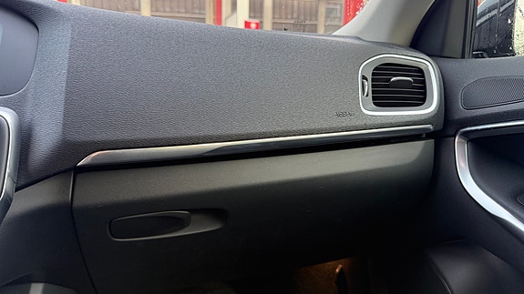 Volvo V40 11 of 30