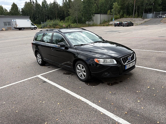 Volvo V70 2 of 10