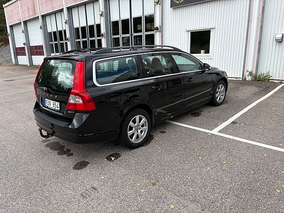 Volvo V70 3 of 10