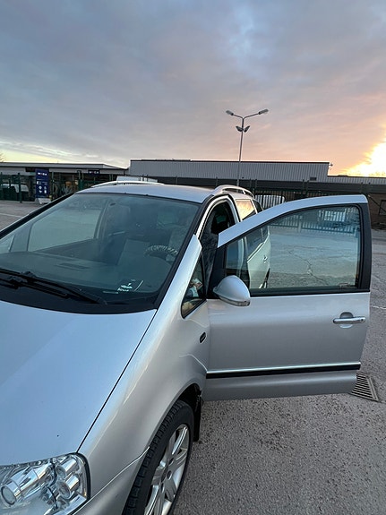 Volkswagen Sharan 3 of 17