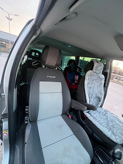 Volkswagen Sharan 9 of 17
