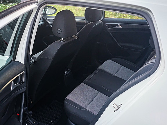 Volkswagen Golf VII 14 of 19