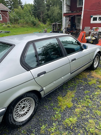 BMW 740iL 2 of 9