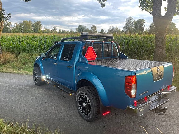 Nissan Navara 2 of 8