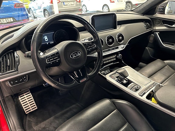 Kia Stinger 17 of 25