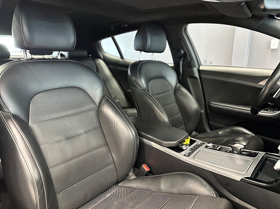 Kia Stinger 15 of 25