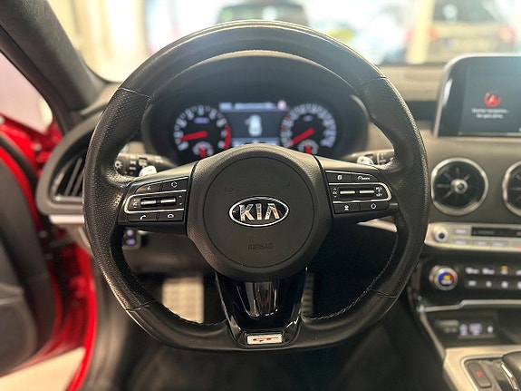 Kia Stinger 18 of 25