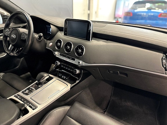 Kia Stinger 14 of 25